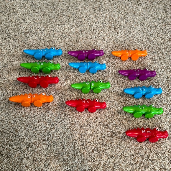 Learning Resource Alphabet alligators - Picture 1 of 3